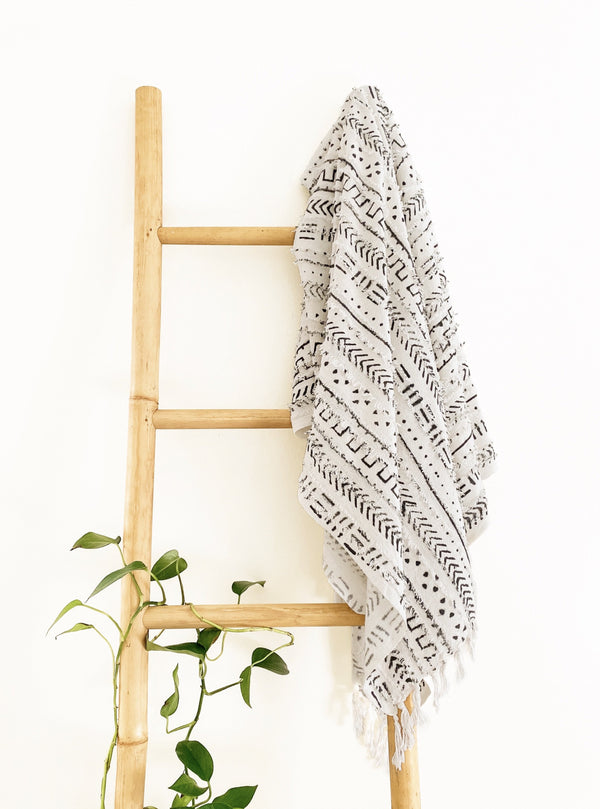 casa boho african mudcloth inspired fringe tassel lightweight throw blanket moroccan modern nordic monochrome black and white texture bohemian eclectic minimalist simple classic classy boutique geometric designs tribal print hand blocking india indian africa arrows dots lines southwest shapes ladder bed couch sofa bed nursery ethnic