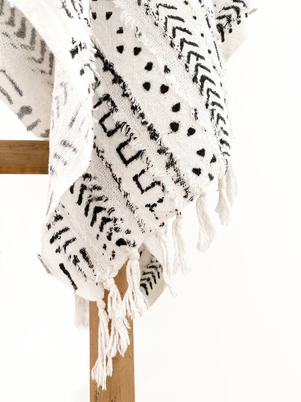 african mudcloth throw blanket tribal throw blanket decorative throw tassel throw tribal designs black and white decor black and white throw blanket for nursery nordic scandinavian japandi japanese indian afrocentric decor blanket modern minimalist min-mod decor african decor modern boho bohemian scandi